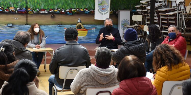 Gobernador Regional compromete apoyo para recolectoras y algueras de la Región de Los Lagos