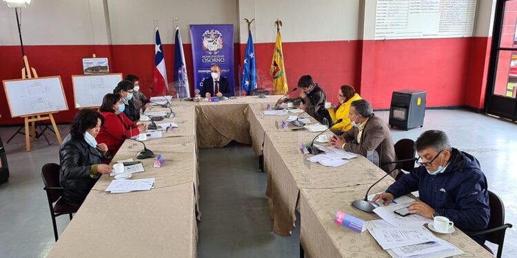 Concejo Municipal de Osorno hizo historia al sesionar fuera de las instalaciones edilicias