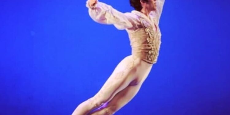 Entregan beca especial al destacado bailarín osornino Benjamín Soto Barrientos