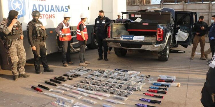 Aduanas de Iquique <<intercepta piezas para armar 30 fusiles