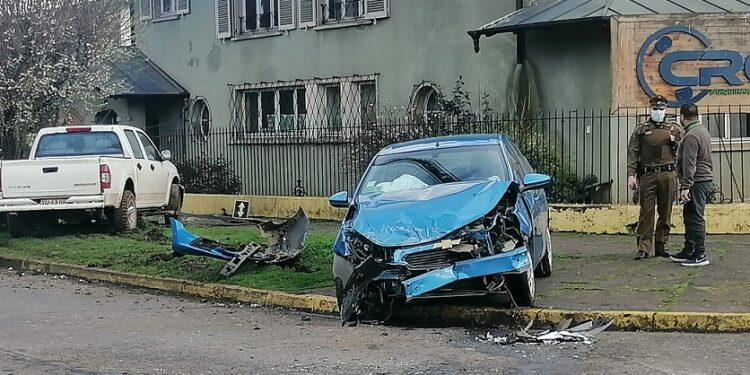 Violenta colisión vehicular dejó a 4 personas lesionadas en Osorno