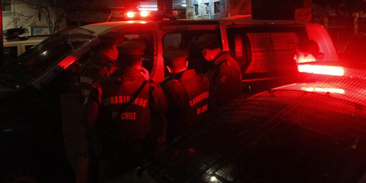 Enfrentamiento entre Carabineros y un grupo de sujetos dejó 3 detenidos en Rahue