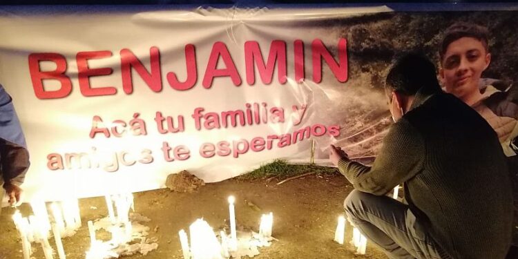 Familiares y amigos realizan velatón por el Benjamín desaparecido en Osorno