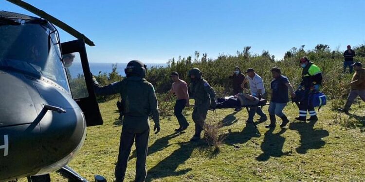 Brigada Aérea realiza rescate de emergencia de paciente grave desde Caleta San Pedro-Purranque