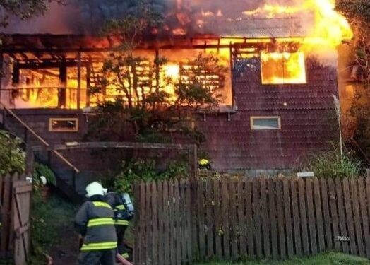 Gigantesco incendio destruyó vivienda de veraneo en Maicolpué
