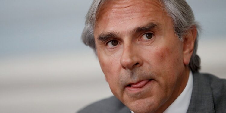 Senador Moreira pide al gobierno implementar medidas para incentivar contratación de personas