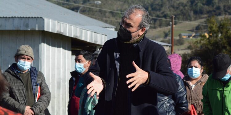 Gobernador Vallespín solicita ampliar plazo de postulación al bono pyme para pescadores artesanales