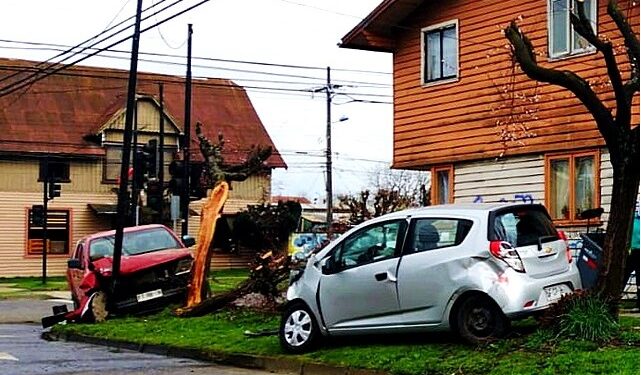 Dos personas quedaron lesionadas en colisión vehicular en calle Zenteno- Osorno