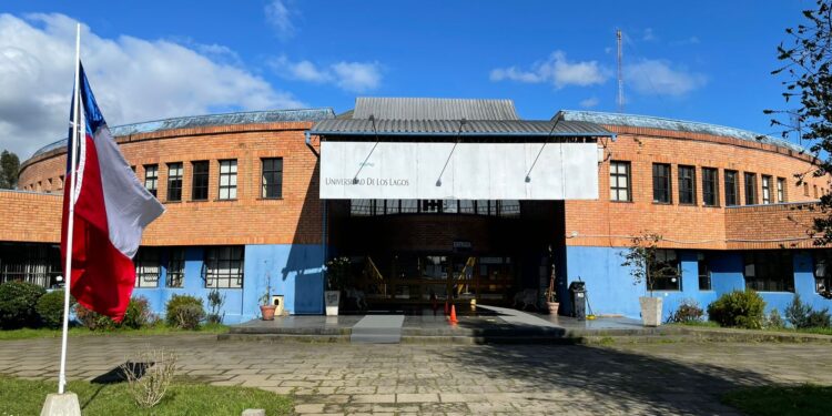 Escuela Canadá y liceo Carmela Carvajal retoman sus clases tras casos positivos de covid