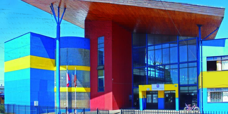 Escuela Canadá y liceo Carmela Carvajal retoman sus clases tras casos positivos de covid