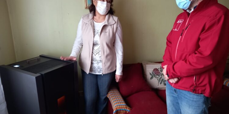 Adultos Mayores de Osorno ya pueden postular a nuevo llamado de Recambio de Calefactores