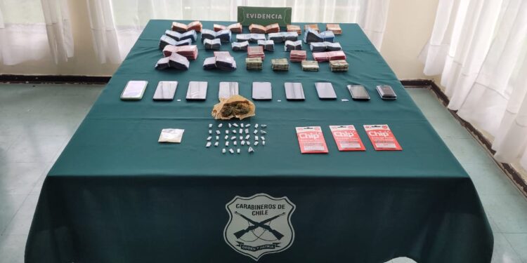 Detienen a dos sujetos con droga y más de $26 millones en Cancura-Osorno