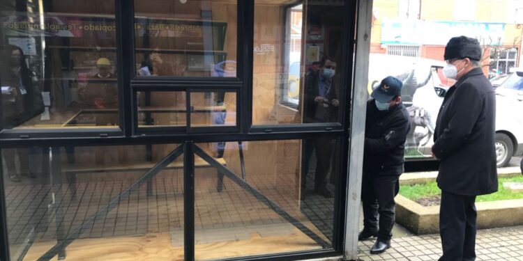 Comerciantes de Barrio Lynch recibieron llaves de sus nuevos kioskos