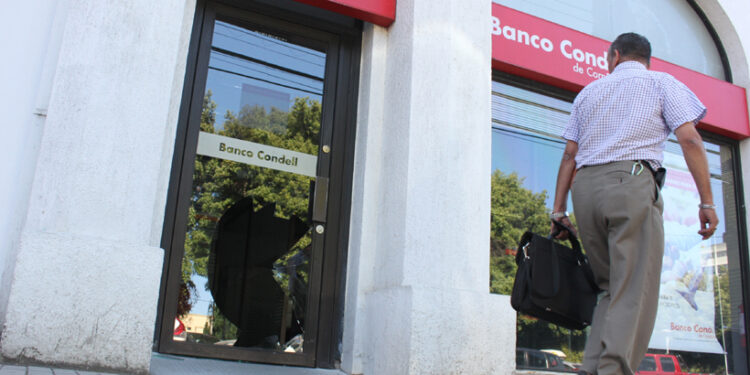 PDI lanza campaña para evitar robos en la “Salida de los bancos”