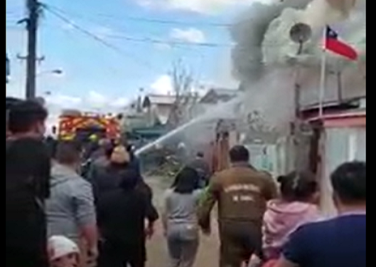 Osorno: Incendio destruyó 2 viviendas y dejó a 8 personas damnificadas