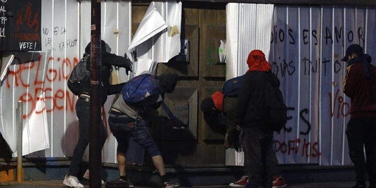 Comerciantes de Osorno se preparan por posibles destrozos el 18 de octubre