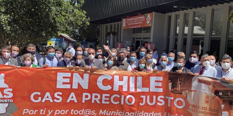 Alcalde Carrillo participó en “Cumbre Nacional del Gas por un precio justo” en la comuna de Chiguayante