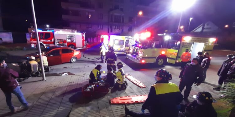 Seis personas lesionadas dejó colisión vehicular en el centro de Osorno