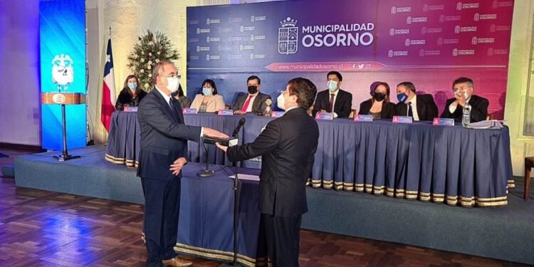 Encuesta Ulagos: Alcalde de Osorno es el mejor evaluado de la región