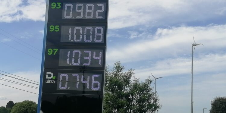 Osorno: Alzas de los precios de las bencinas es imparable valores superan los $1000