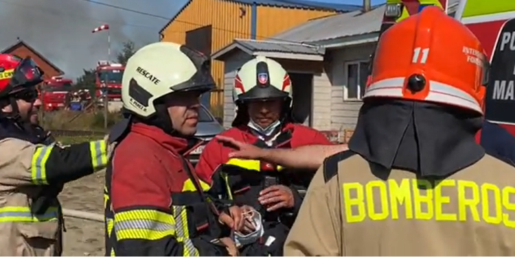 Unas 20 familias fueron evacuados por incendio forestal en Puerto Montt