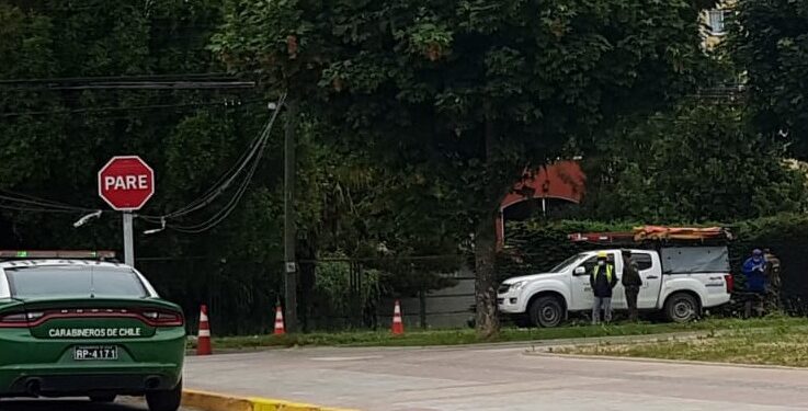 Camión arrastró cables y dejó sin luz al sector oriente de Osorno