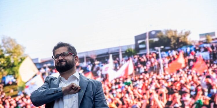 Boric fue electo Presidente de Chile tras imponerse sobre 11 puntos más que Kast