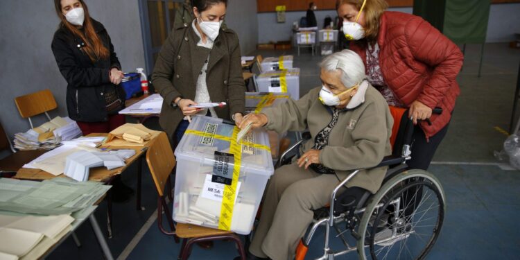 Facilitadores del Servel darán preferencia a adultos mayores embarazadas y discapacitados