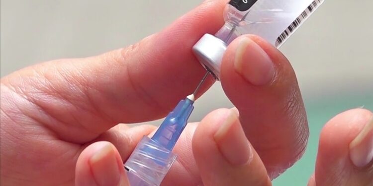 Ministerio de Salud estudia iniciar en febrero vacunación de cuarta dosis