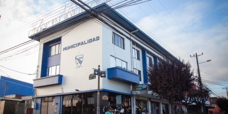 Denuncian aumento de sueldos a algunos funcionarios de la Municipalidad de Río Bueno