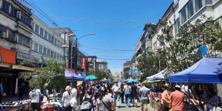 Osorno: Fiscalizan Bulevar Navideño por no cumplimiento de aforos