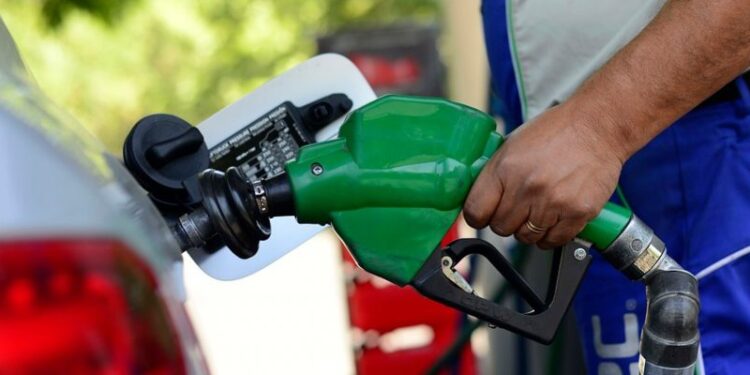 Bencinas y Diésel subirán más de 6 pesos hoy jueves