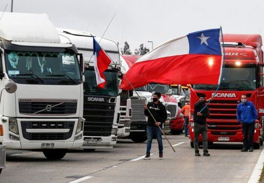 Camioneros de Chile molestos por cuestionamientos al gremio del candidato Boric