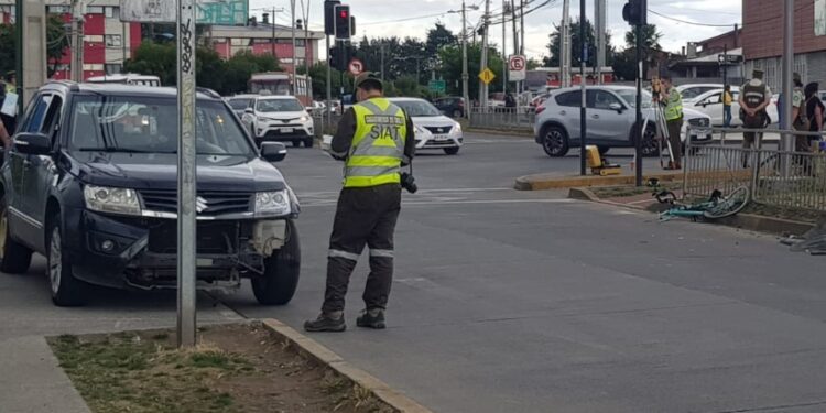 Formalizan a chofer que colisionó a ciclistas en Osorno