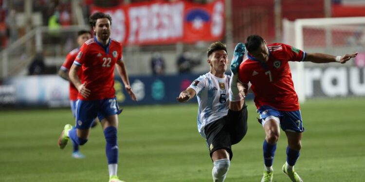 Argentina venció por 2-1 a Chile en una nueva fecha de las clasificatorias rumbo al mundial de Qatar 2022.