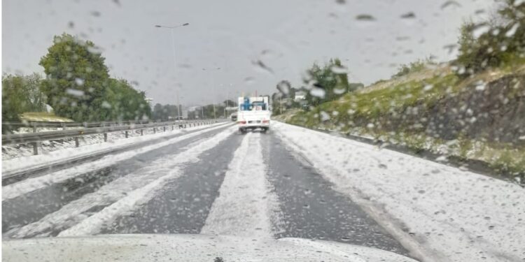 Sorprendidos se vieron los habitantes de la provincia de Llanquihue por fuertes granizadas