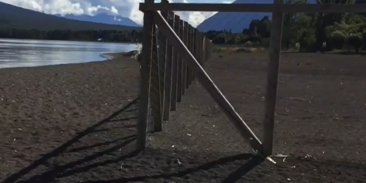 Puerto Varas: Juez no quitará cerco de playa de Ensenada tras denuncias ante Bienes Nacionales