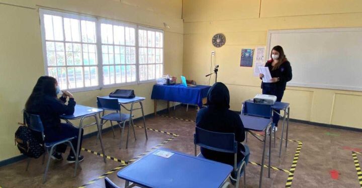 Seremi de Salud y Educación coordinan acciones para retorno a clases en la región de Los Lagos