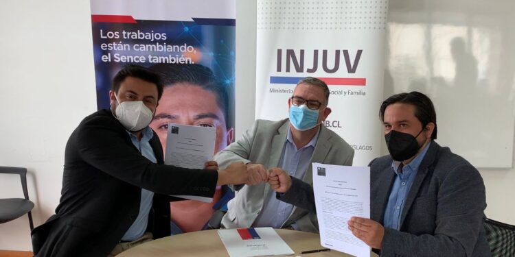 SENCE e INJUV firman convenio para capacitación de jóvenes desde los 16 años