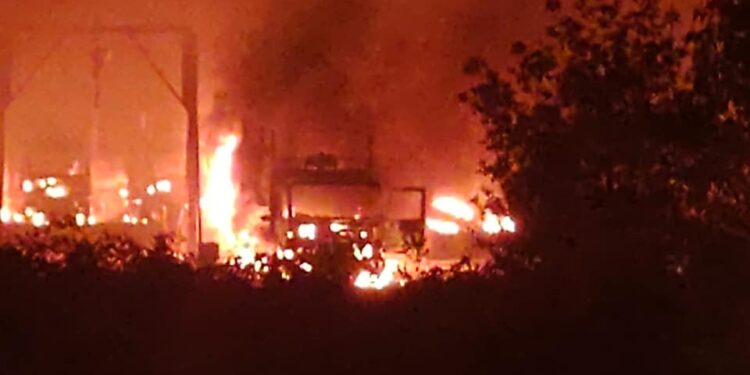Valdivia: Encapuchados queman 18 camiones en San José de La Mariquina