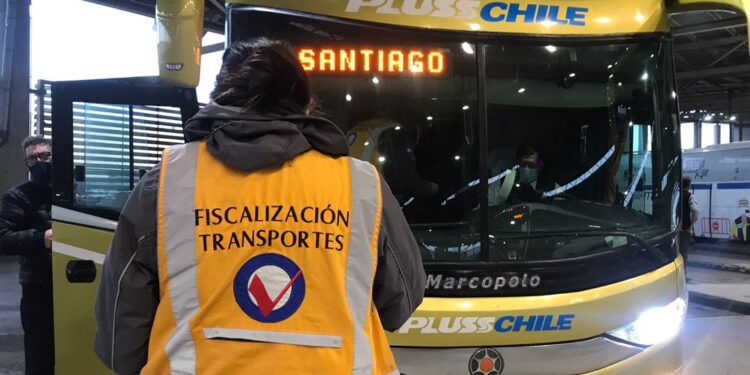 Tasa de multas a buses interurbanos llegó a 17,7% en promedio durante 2021 según el MTT