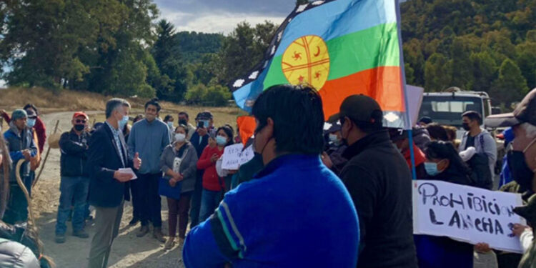 Calafquén: comunidades mapuches acusan a privados de privatizar la playa del lago