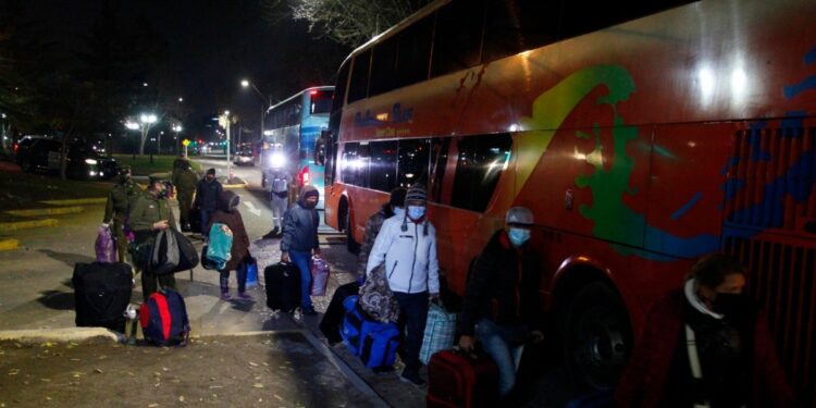 Denuncian traslado masivo de migrantes por parte de Iglesia Mormona hacia algunas comunas del país