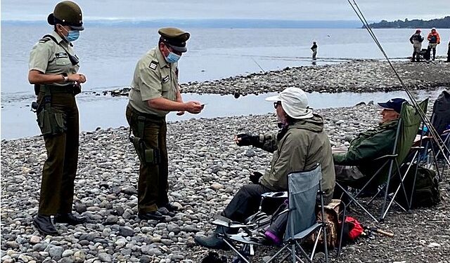 Una serie de fiscalizaciones a la pesca recreativa está realizando Carabineros de Puerto Varas.