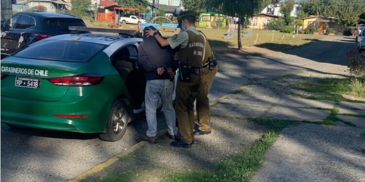 Carabineros detiene a dos sujetos por robo con violencia y recupera parte del dinero sustraído