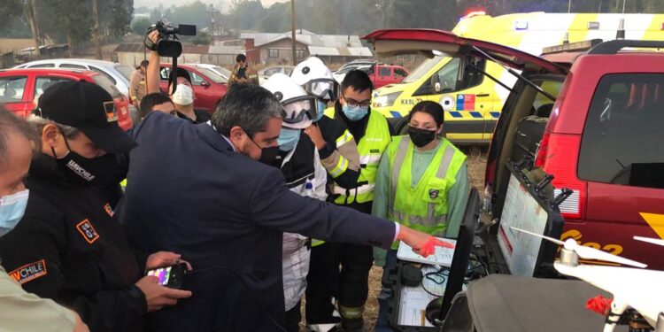 Instituciones estatales Bomberos y Municipio despliegan esfuerzos para control de incendio forestal en Pucoihue y Murrinumo