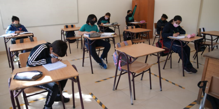 Colegio de Profesores asegura que aún no es el momento de clases presenciales