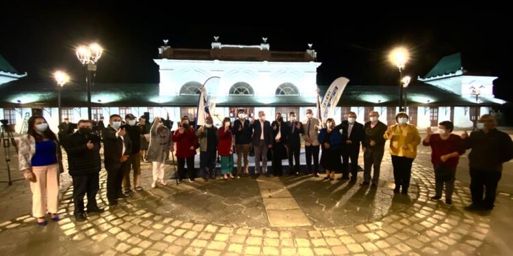 Con nueva iluminación en plaza Fermín Vivaceta de Osorno, Saesa inició programa “Barrios con Energía”