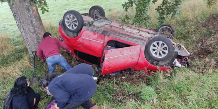 Accidente en ruta CH-215 dejó dos personas lesionadas