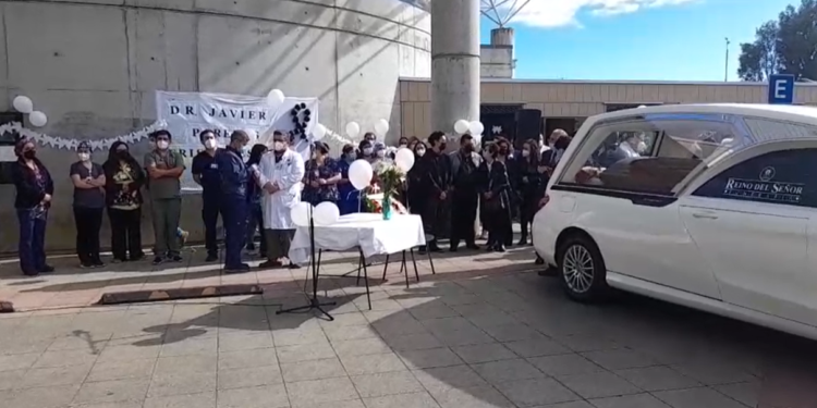 Despiden con honores al joven médico que se suicidó en Osorno